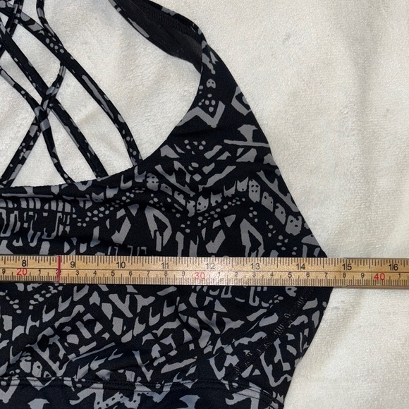 Victoria's Secret Black and White Geometric Bra - Picture 4 of 4